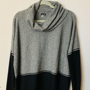 Smart Wool cowl neck heather black/white